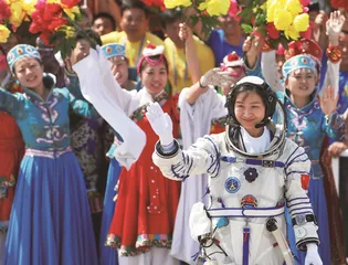 女科学家，穿过百年风华