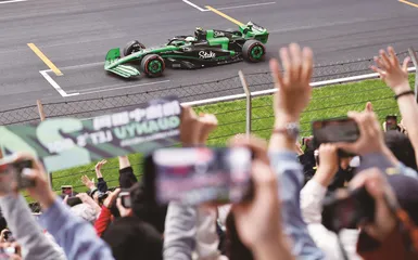 F1风雨路，周冠宇与母亲一起走过1