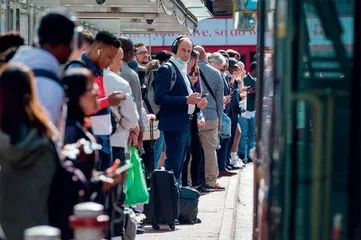 英国经济衰退前奏：示威、罢工、滞胀……