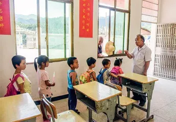 乡村小学减少八成背后3