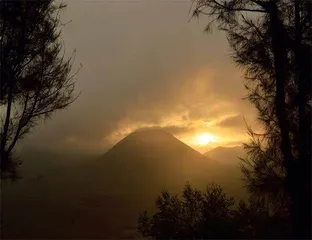 布罗莫火山：一眼望见了世界尽头0