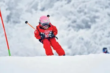 “冷”冰雪拉动“热”经济1