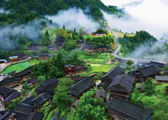 春山易上，隐居难寻