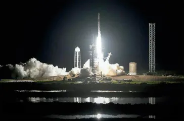 SpaceX跨出商业航天载入史册的一步1