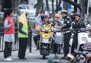 困在平台系统里的他们，为什么没有像样的劳动合同?1