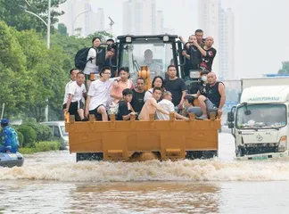 河南暴雨灾害的三个现场