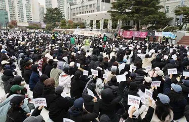 韩国女子大学打算招男生，女生对此很有意见0