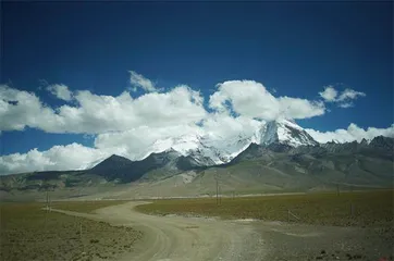 雪山脚下的高原第一镇