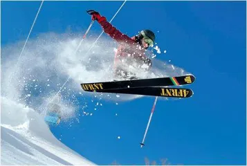 冰天雪地也是金山银山“冰雪盛宴”助推寒冬“热经济”1