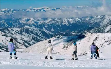 在冰雪经济浪潮下专业滑雪场破浪前行0