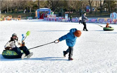 陶然亭冰雪嘉年华点亮北京城市冰雪经济2