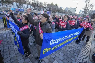 韩国政府与医生的对峙将如何收场？