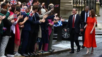 工党赢得大选，斯塔默出任英国首相