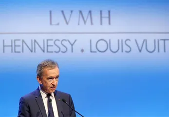 LVMH董事长阿尔诺与马斯克“争当”世界首富0