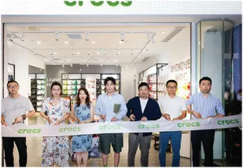 Crocs深圳万象天地全新形象店惊喜开幕 品牌大使白宇亮相“穿就玩了”快闪活动0