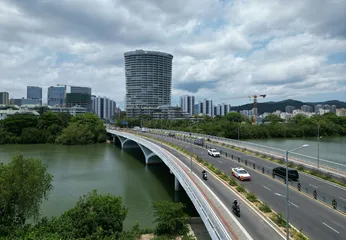 山海河城 金鸡昂首