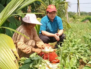 徐明祯：到田间地头践行帮扶初心