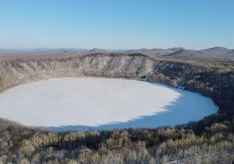 深潜火山湖