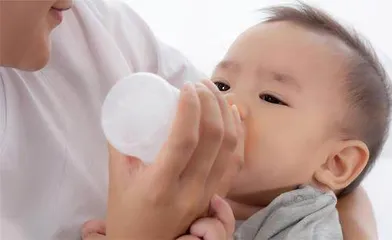 别犹豫母乳喂养要坚持1