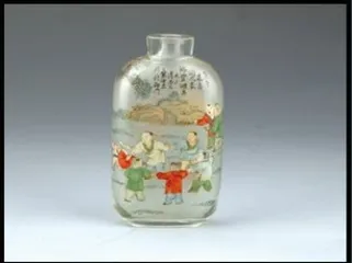 清代叶仲三水晶内画婴戏图鼻烟壶