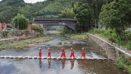 端午趣俗 走桥抛粽祭屈原