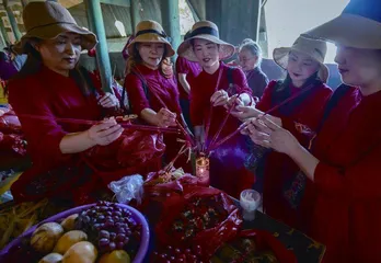 端午趣俗 走桥抛粽祭屈原6