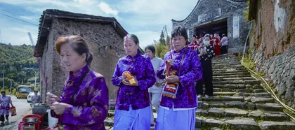 端午趣俗 走桥抛粽祭屈原10