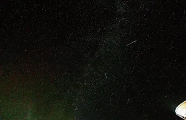  在大草原深处拍摄流星雨5