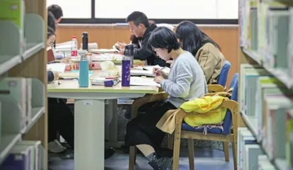 面对“毕业指挥棒”，大学生应该怎么办1