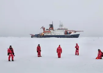 漂流北极：史上规模最大的北极科考行动2