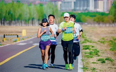 让农民群众在致富道路上越走越畅通