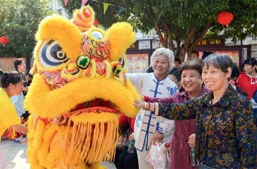 加快补齐农村养老服务短板