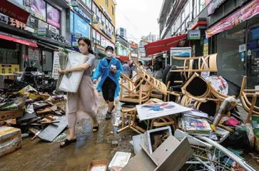 百年一遇暴雨中降落在首尔3