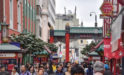 在秘鲁，无人敢欺负华裔