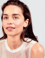 Emilia Clarke:我想塑造一个不完美的超级英雄