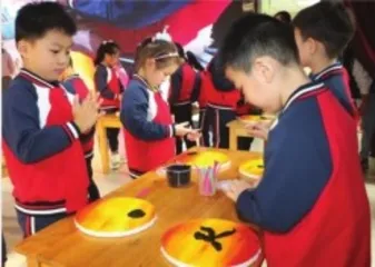 大班综合美术活动:跃动的身影1