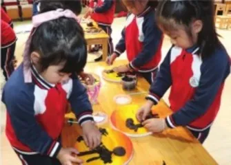 大班综合美术活动:跃动的身影2