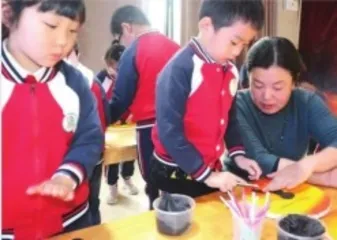 大班综合美术活动:跃动的身影3