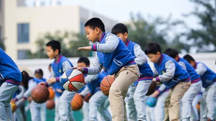 被圈养的中小学生，连厕所时间都快没了0