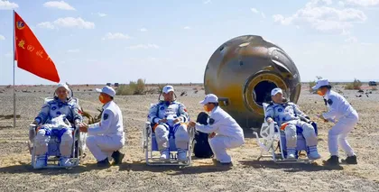 神舟十三号成功着陆，“太空出差三人组”回来啦！