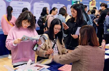 千方百计促就业　多地实招见实效