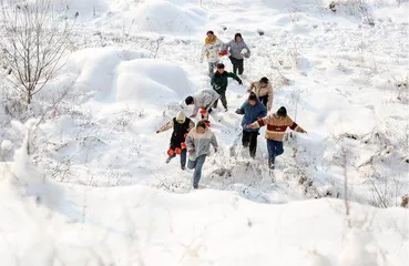 冰雪闹山村