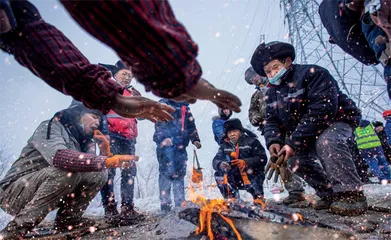 致敬！风雪严寒里奋战的中国人8