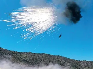 伏地惊雷扫敌顽 英雄浩气贯长空8