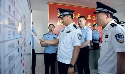 用民意“引领”警务服务1