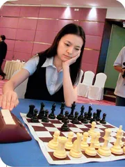 诸宸　仍未放下手中棋子