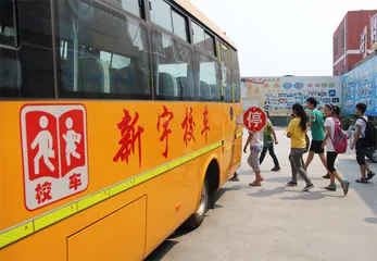 京张铁路开往春天的列车3