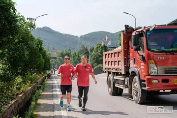 登顶珠峰之后：盲人张洪和他的未尽苦旅2